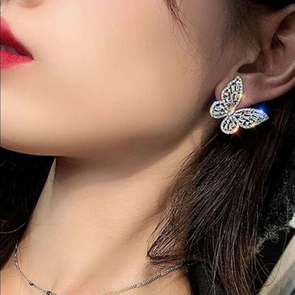 New Gorgeous Sparkly 925 Silver Butterfly Stud Ear - Picture 3 of 6